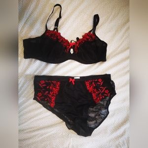 Déesse Penningtons lingerie bra and panty set